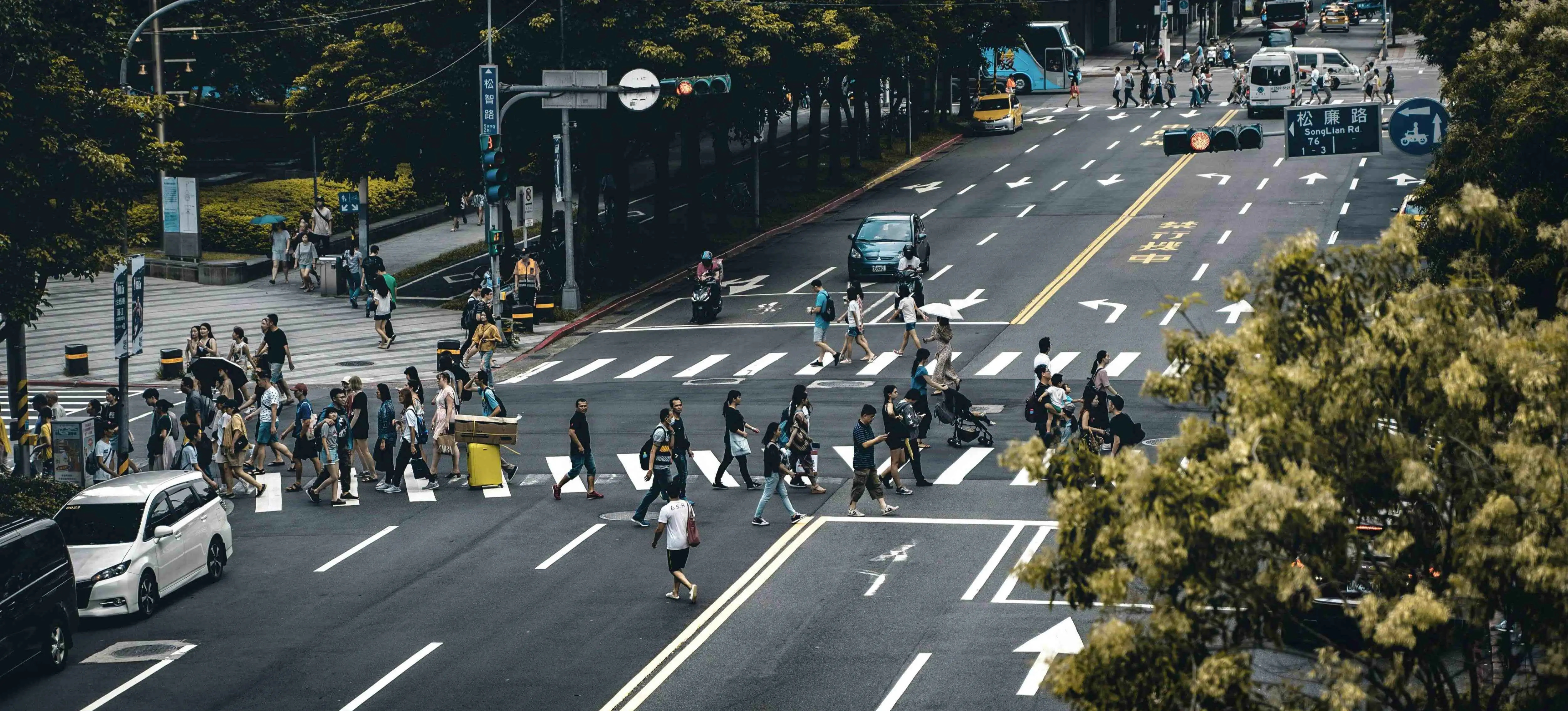 nuBlock borderless payments network nuBlock borderless payments network - Busy urban crosswalk representing global connectivity